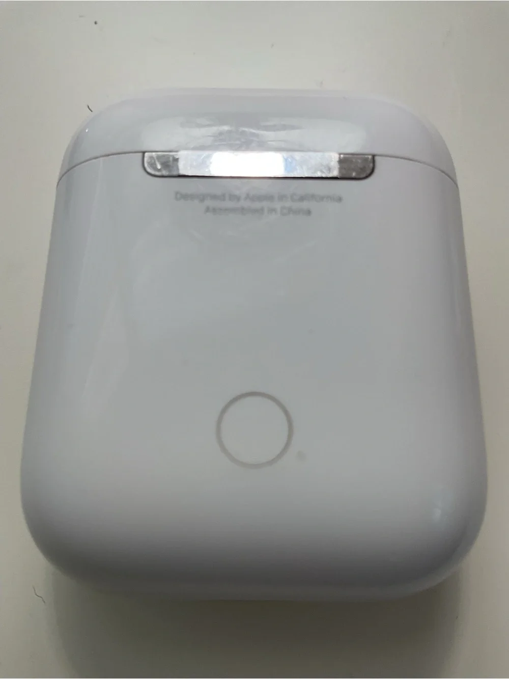 APPLE 🍎 Compact White Wireless Earbud Set with Charging Case